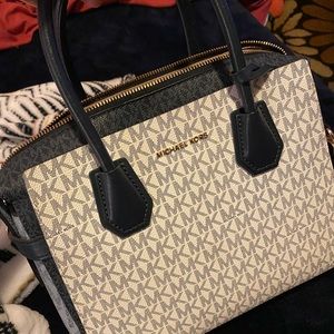 Selling Matching Michael Kors Purse and Wallet